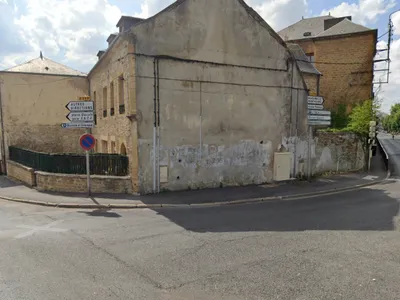 Un bâtiment d'habitation menace de s’effondrer