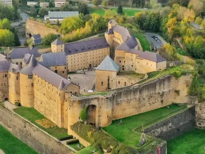  Il y a plus d’un an, le château fort de Sedan était sacré monument...