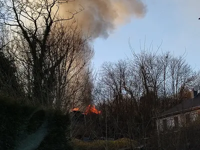 Un incendie se déclare dans plusieurs garages désaffectés