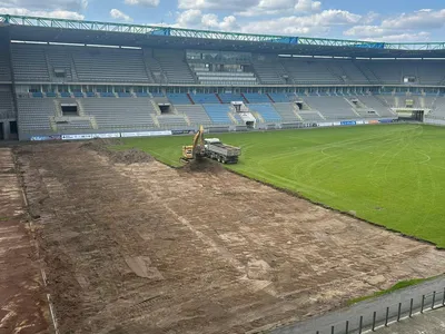 Le changement de pelouse a commencé au stade Dugauguez