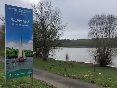 Baignade interdite au lac de Bairon après le développement d'algues