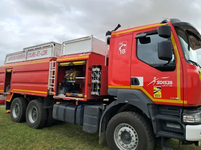 Un hangar agricole dévoré par les flammes