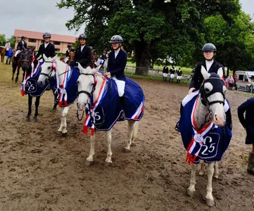 Les cavaliers Dunois champions de France par équipe