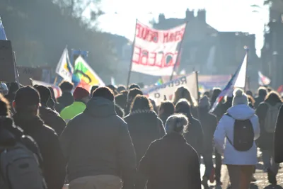 🔊 Sans gouvernement et pourtant dans la rue !