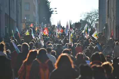 Plus de 2000 manifestants dans les rues du département