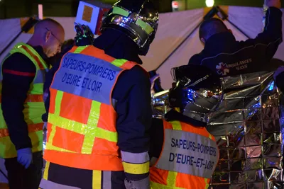 Une voiture s'encastre dans un arbre à Digny
