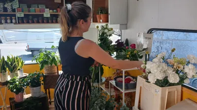 🔊 Une fleuriste ambulante s'installe dans les communes rurales du...