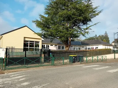 🔊Non à la fermeture de classe à Senonches