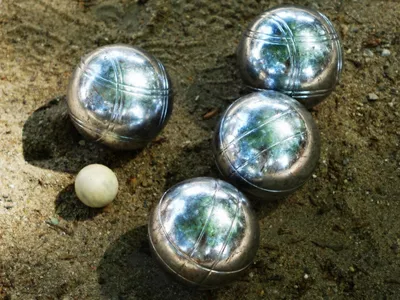 A Chartres, la place des Epars accueille le Pétanque Tour et des...