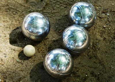 A Chartres, la place des Epars accueille le Pétanque Tour et des...