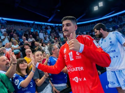 Hand,  Manuel Gaspar contraint de faire une pause pour suivre des...