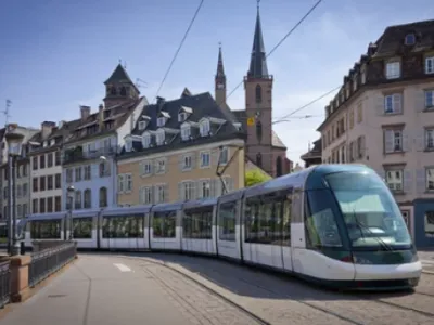 Un camion endommage une ligne aérienne de tramway, perturbant...