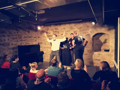 LE TÉLÉPHONE Un spectacle de théâtre d’impro et quelques coups de...
