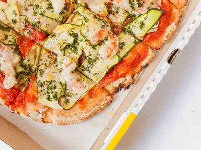 Pizza crevettes courgettes