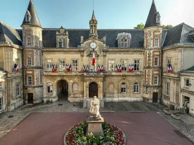 Agitation à Melun au sujet des élections de 2026