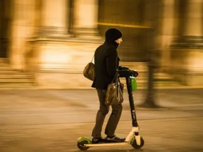 Vers un durcissement des règles pour les pilotes de trottinettes...