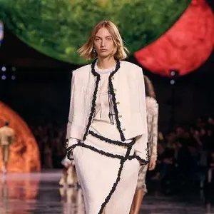 FG CHIC : L'Aube d'une Nouvelle Ère, Le Défilé Chanel sous le...