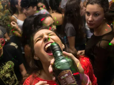 Ibiza :  boire ou danser, il faut choisir