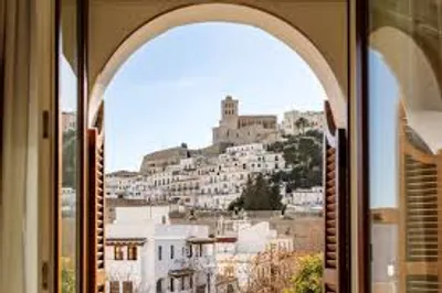 FG CHIC IBIZA : Le Montesol, Icône Éternelle d'Ibiza 