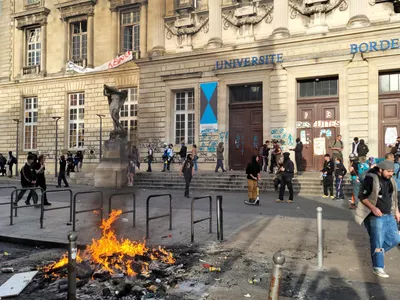Réforme des retraites : tensions dans le centre ville de Bordeaux...
