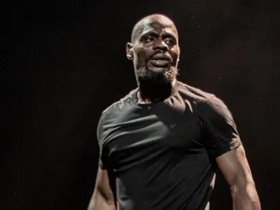 Kery James se lance dans un slam improvisé pour les étudiants en...