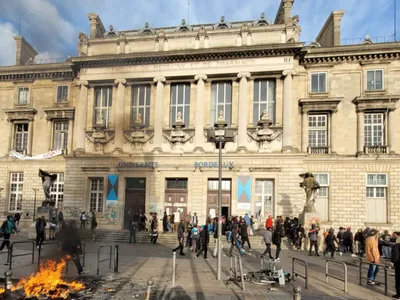 Bordeaux : rassemblement place de la Victoire après l'évacuation de...