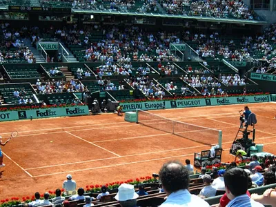 Vous aussi, venez jouer au tennis sur les courts de Roland-Garros !