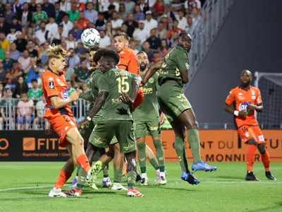 Stade lavallois. Tchokounté montre la voie, Clavreul comme dans un...