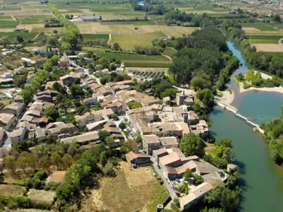 Entre Béziers et Montpellier : ce village en bord d’Hérault...