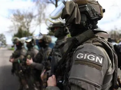 Saint-Brevin en état de siège : un homme armé retranché chez lui...