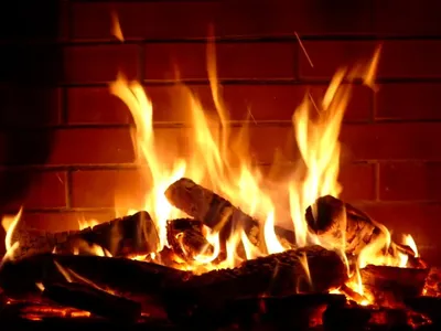 Cheminée : le bon réflexe sécurité avant de rallumer le feu en mars