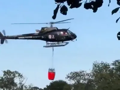 Crash spectaculaire d’un hélicoptère bombardier d’eau dans le...