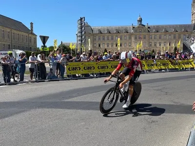 Plus de 100 000 personnes réunies à Caen pour le Tour de France de...