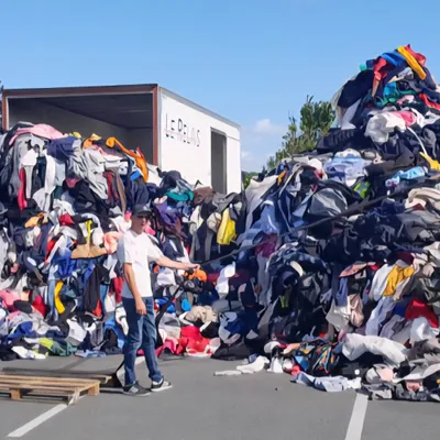 La fin de la collecte des textiles dans les bornes Le Relais