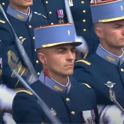Défilé du 14-Juillet : un jeune militaire se blesse à l’oreille...