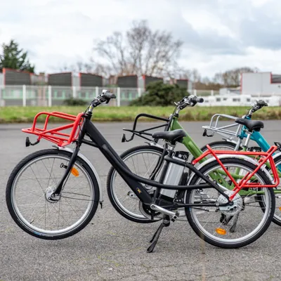 Des vélos de facteurs à vendre dans les bureaux de Poste