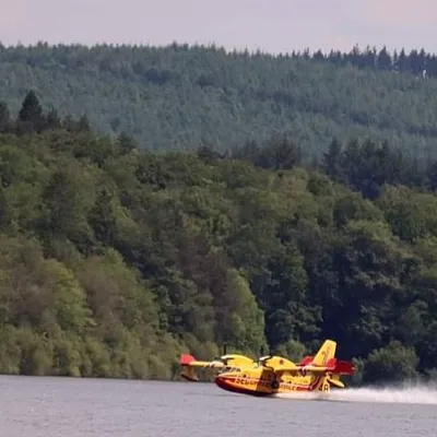 Des avions Canadairs en reconnaissance sur le lac de Vassivière