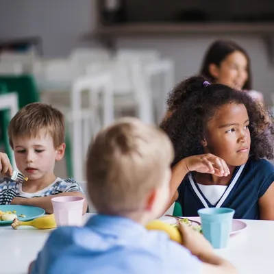 Cantine et périscolaire : jusqu'à 200 euros de plus par mois dans...