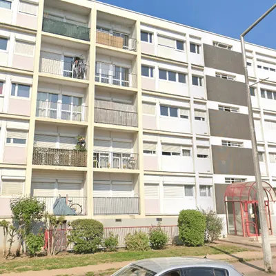 Châtellerault : une fillette de 2 ans chute du 3e étage d’un immeuble
