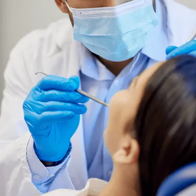 Ses soins non remboursés, le dentiste de Tours n’était pas déclaré