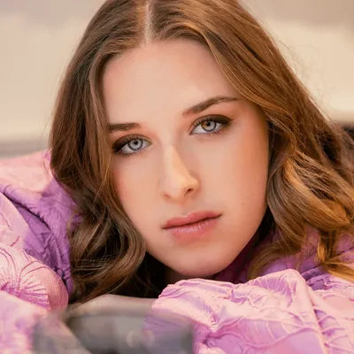 Helena en interview sur Alouette pour parler de son premier album :...