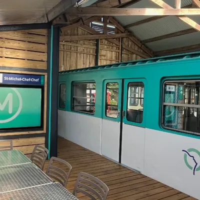 Loire-Atlantique : faire du camping dans un train, un avion ou dans...
