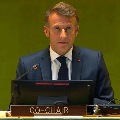 "Le temps de la paix est venu" : Emmanuel Macron a reconnu l'État...