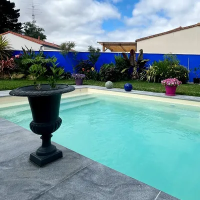 Fortes chaleurs : avez-vous pensé à louer la piscine de votre voisin ?