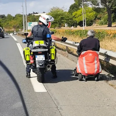 Niort : en fauteuil roulant sur la voie rapide, la police le ramène...