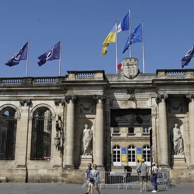 Bordeaux : choisissez la nouvelle porte de l’Hôtel de Ville
