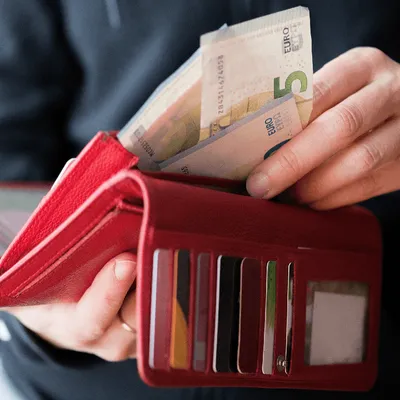 Les Français ont moins donné aux associations fin 2024