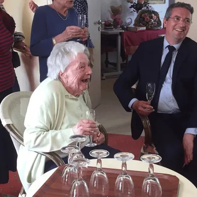 Vendée : la doyenne des Français fête ses 115 ans aux Sables-d'Olonne