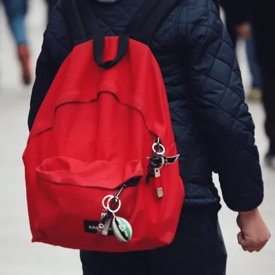 Surveillante tuée devant un collège : une minute de silence ce...