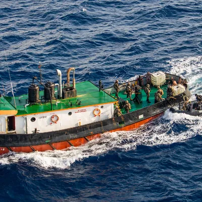 La Marine nationale saisie plus de 6 tonnes de cocaïne sur un...